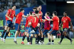 开云平台-精彩的足球比赛纷呈，观众目不暇接