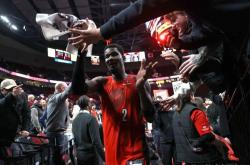 开云官网-澳大利亚男篮鏖战湖人，艾顿制霸全场