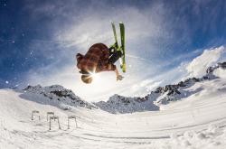 开云体育入口-雷恩奇迹，争冠战逆境突围，莱奥压力之下绽放光芒