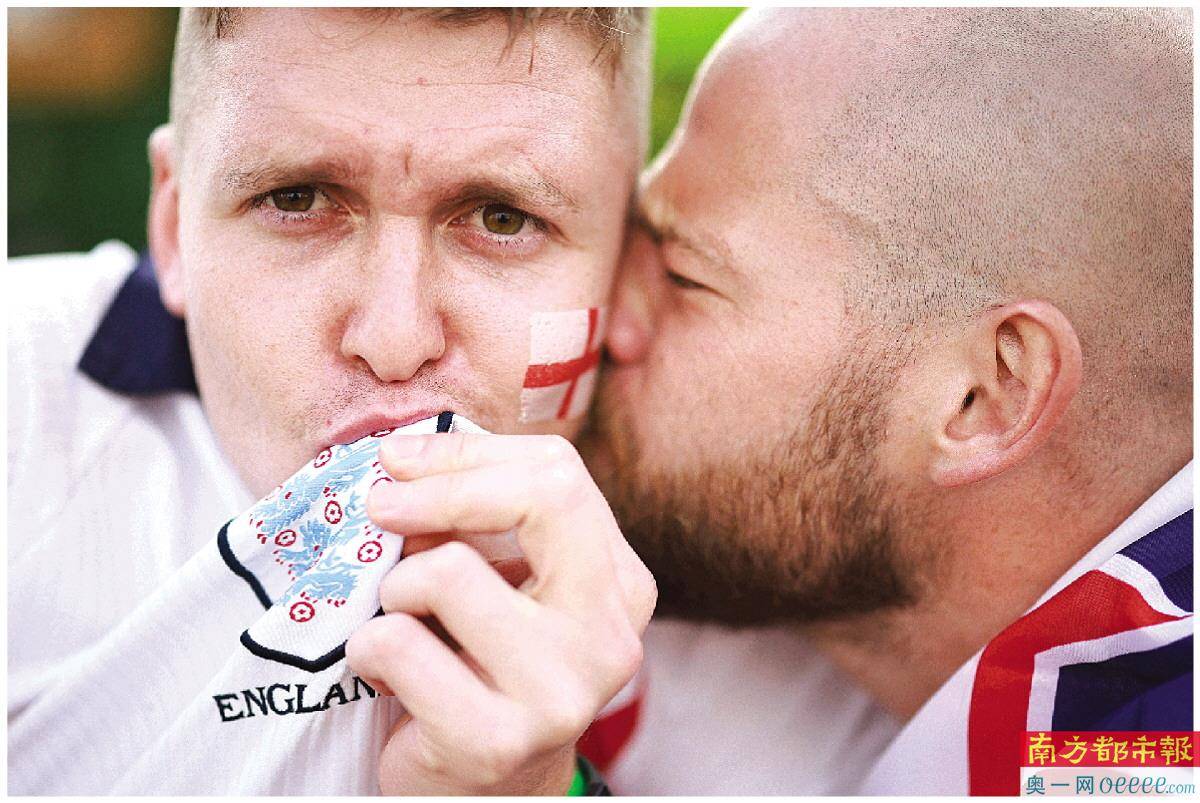 南亚球队庆祝晋级决赛的胜利