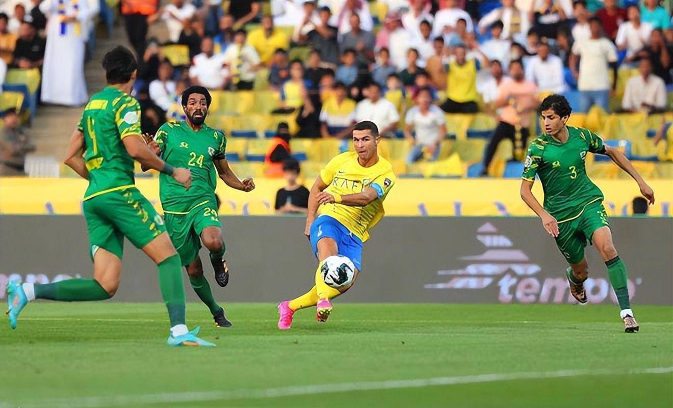 南亚球队庆祝晋级决赛的胜利