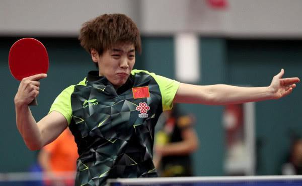俄罗斯乒乓球选手力克冠军晋级