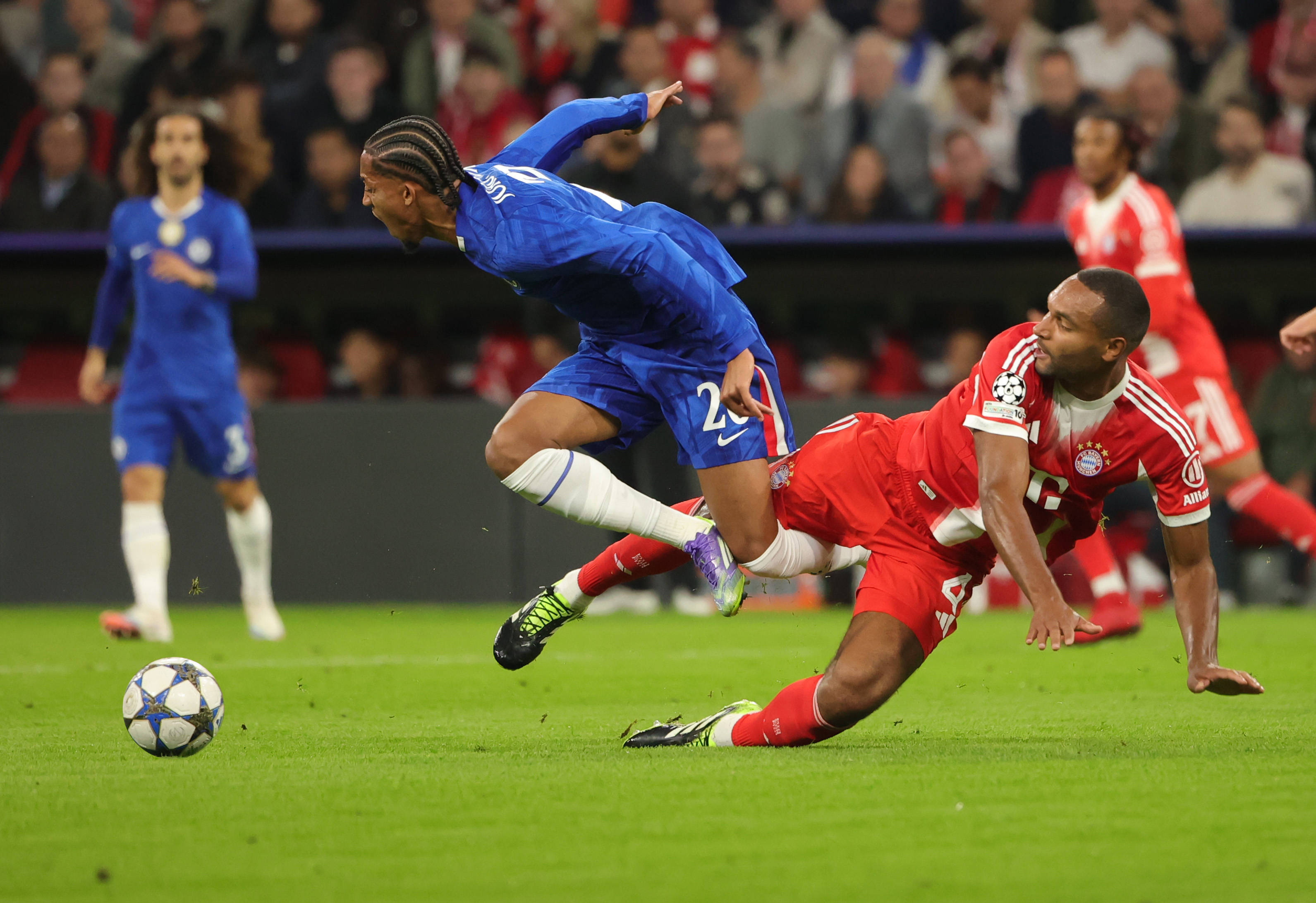 拜仁强势巴黎，姆巴佩关键制胜