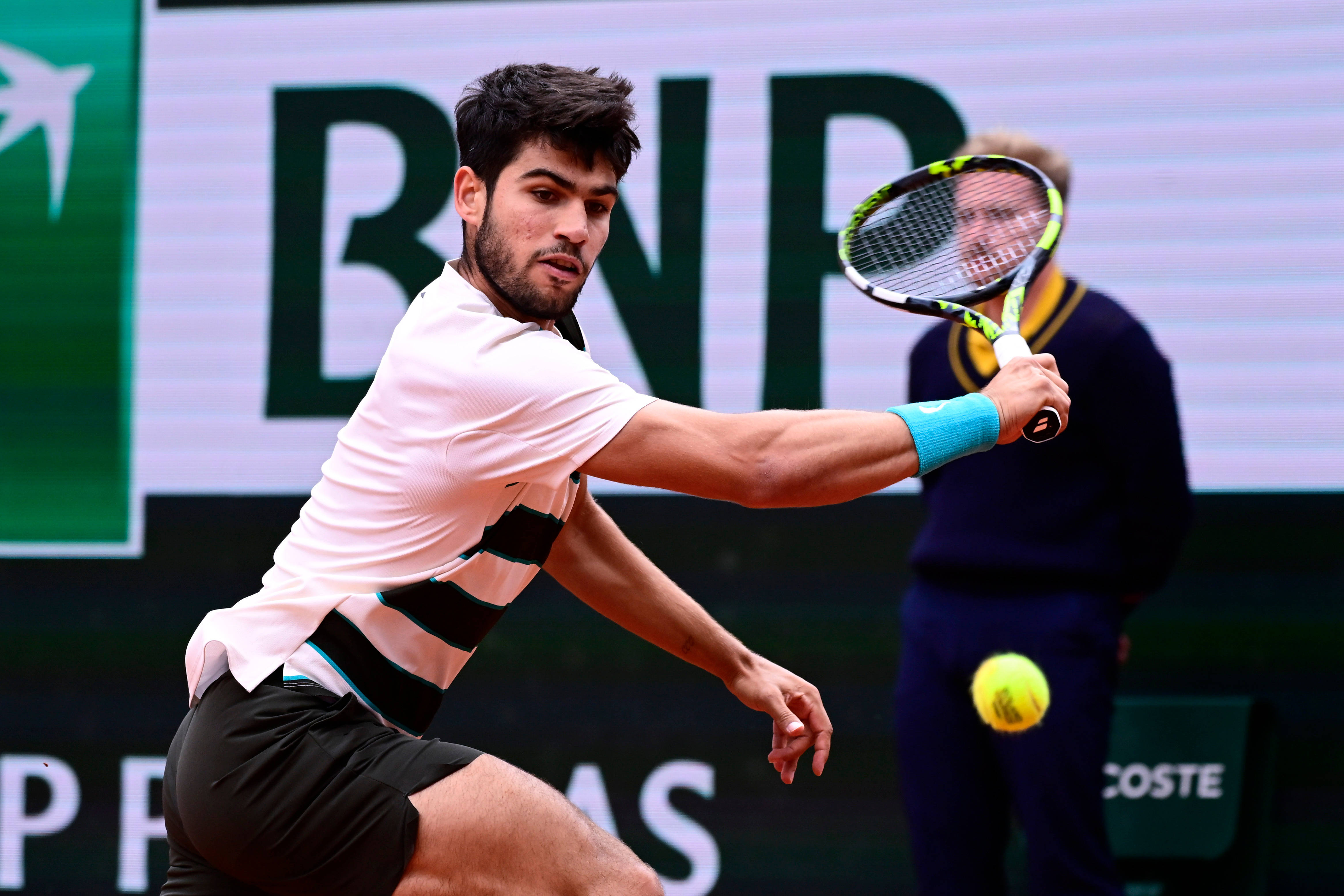 西班牙网球队轻取澳大利亚网球队，阿尔卡拉斯统治全场的简单介绍