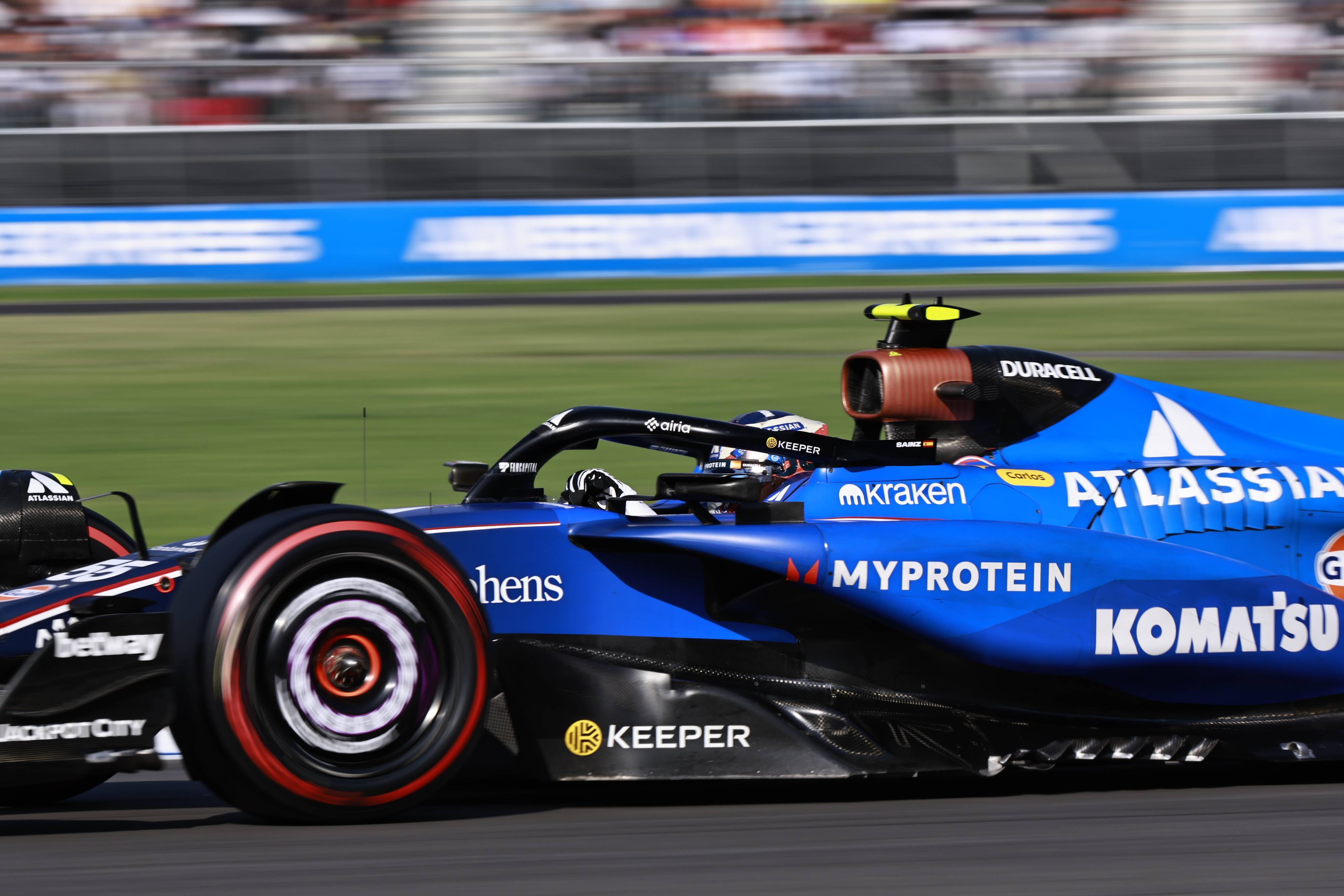 梅赛德斯绝杀红牛车队,塞恩斯统治全场的简单介绍 梅赛德斯绝杀红牛车队,塞恩斯统治全场的简单介绍