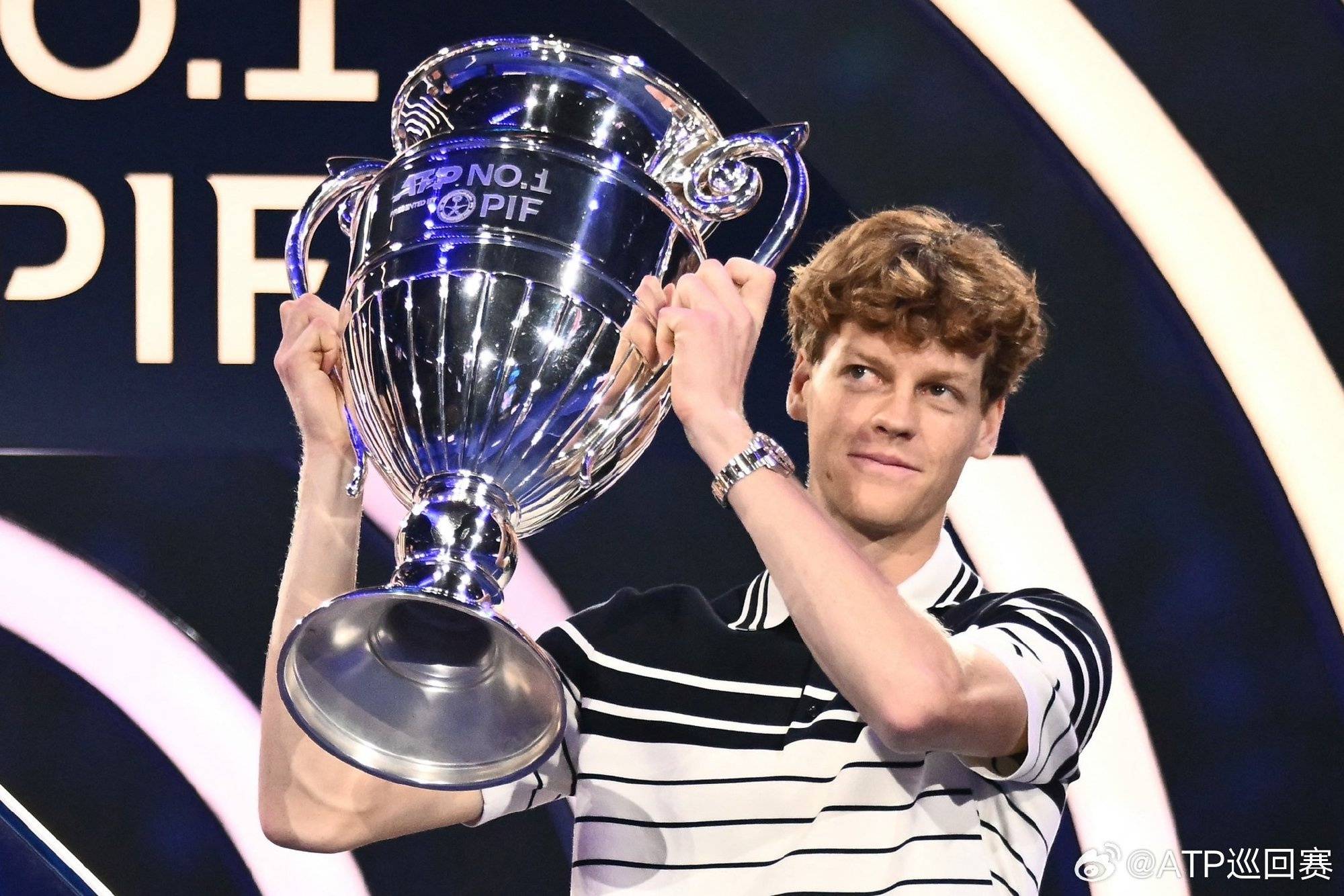 包含ATP总决赛险胜戴维斯杯，阿尔卡拉斯带队取胜的词条