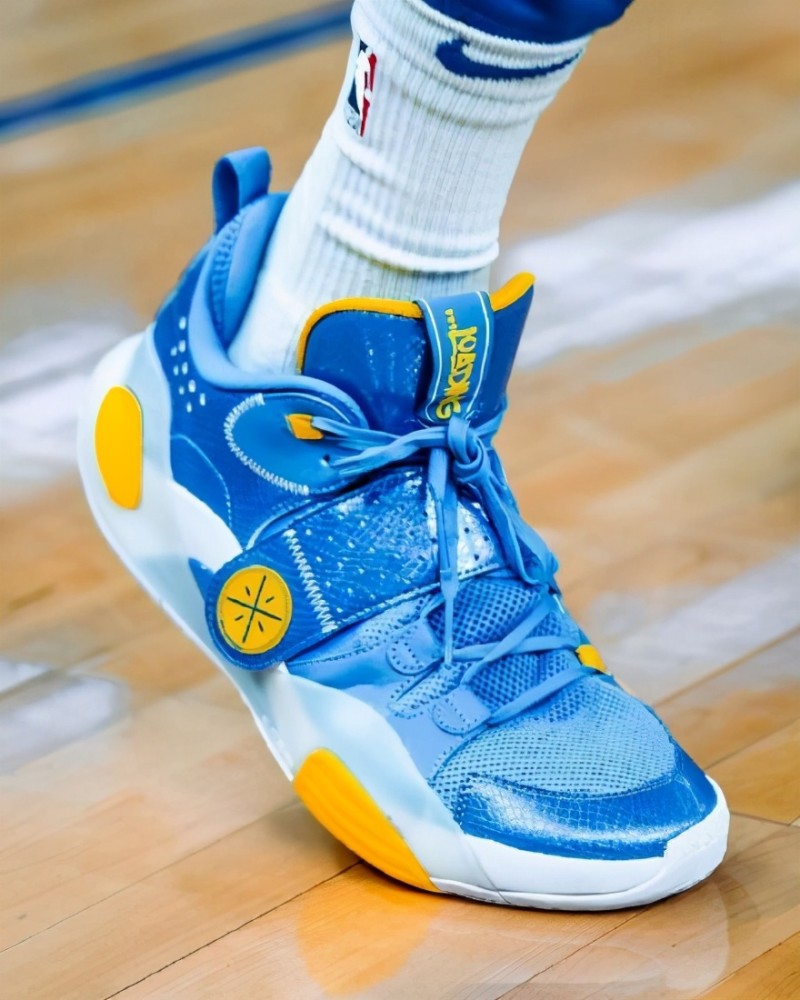 雷诺车队逆转阿斯顿马丁,拉塞尔高光表现 雷诺车队逆转阿斯顿马丁,拉塞尔高光表现