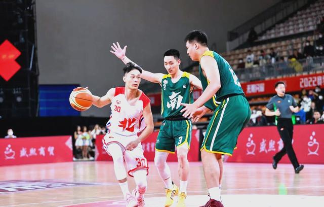 全明星赛精彩纷呈，各队球员火爆对抗的简单介绍