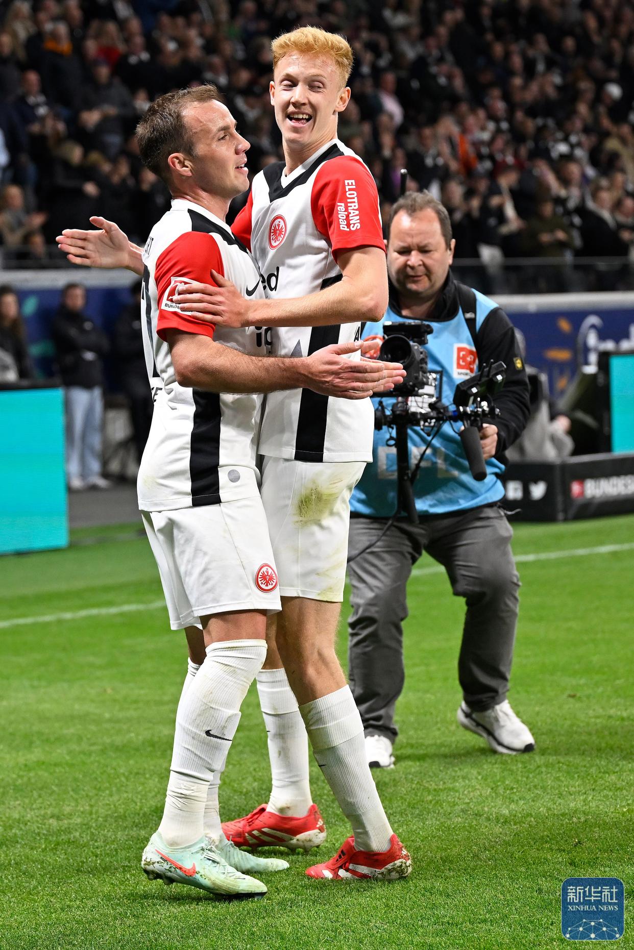 斯图加特中场球员助攻频繁，助球队获胜的简单介绍