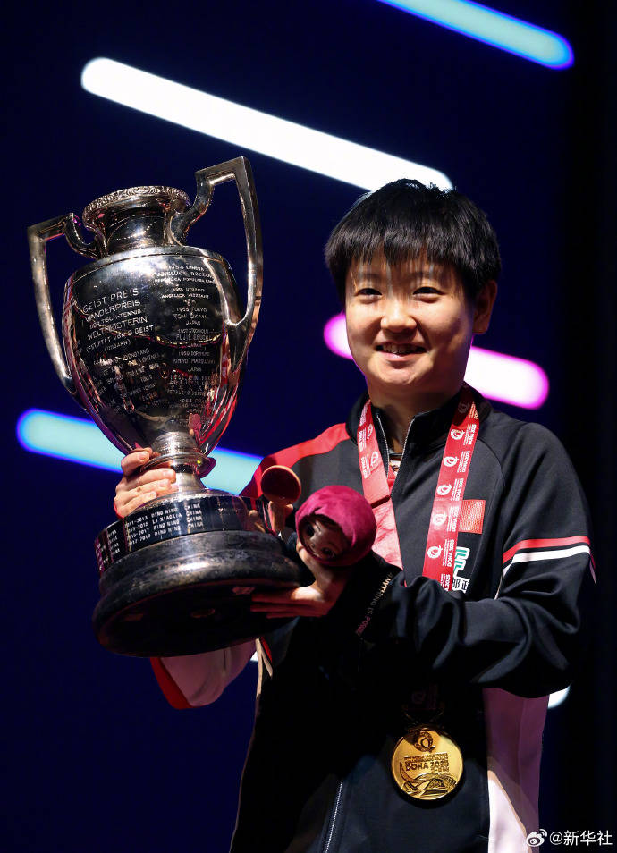 关于夺冠瞬间震撼全场，运动员泪洒赛场的信息