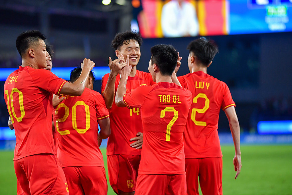 中国足球队在亚洲足球比赛中夺魁
