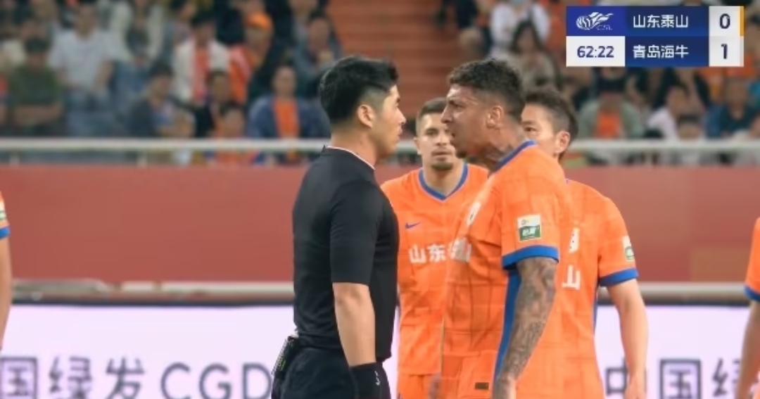 主场作战受挫，球员吐槽裁判引发争议的简单介绍