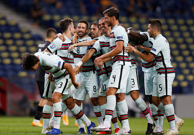 包含瑞典队完胜葡萄牙队，梁靖崑带队取胜的词条