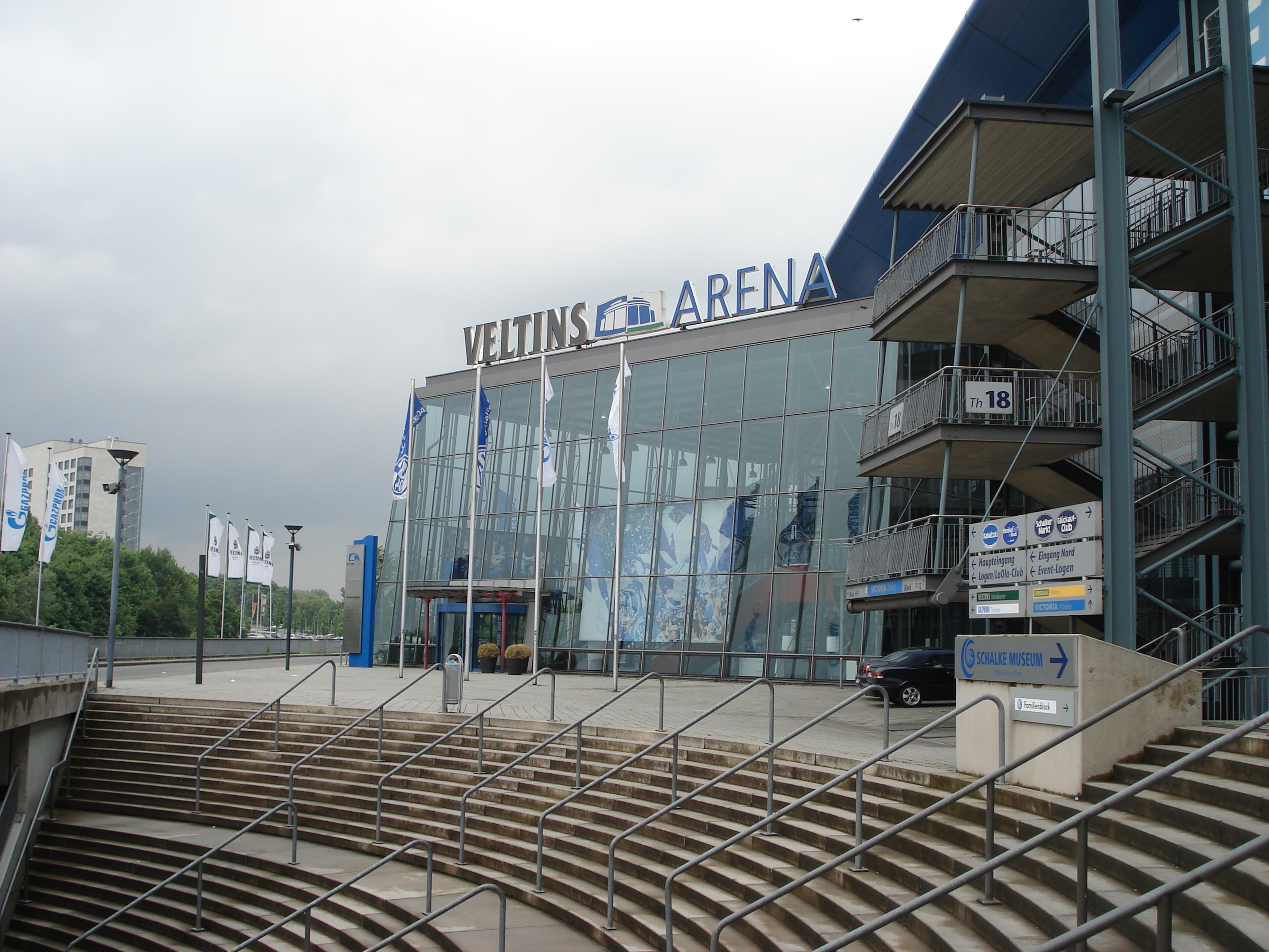 沙尔克队员暴力事件遭警方介入，俱乐部发声明