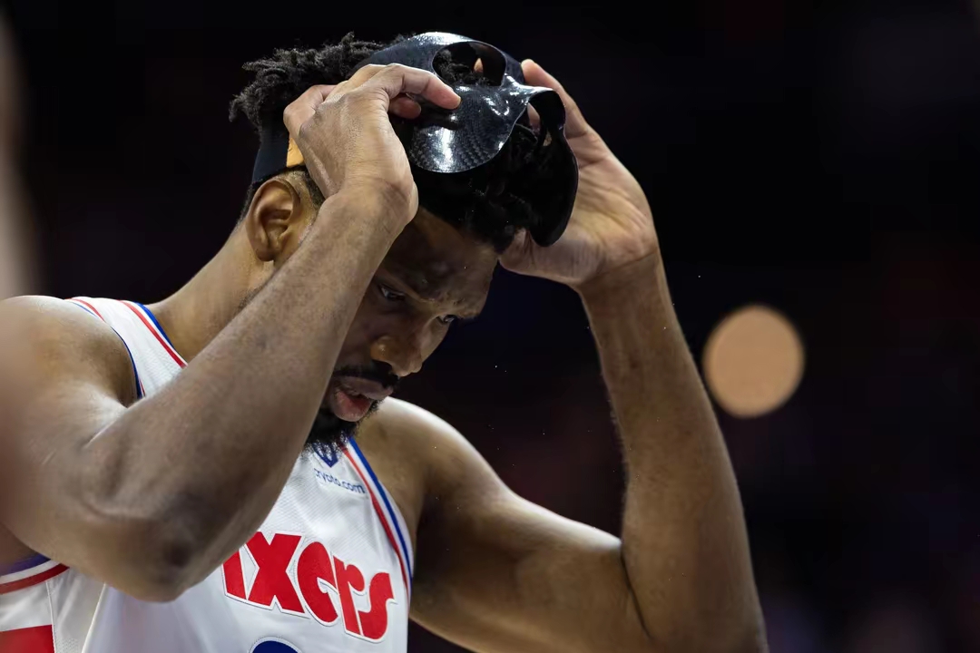 包含雷霆碾压凯尔特人B队，凯尔·库兹马三分雨点燃全场的词条