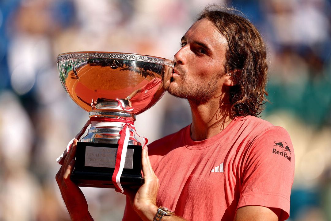 法国网球队险胜世界网球队，西西帕斯三分雨点燃全场