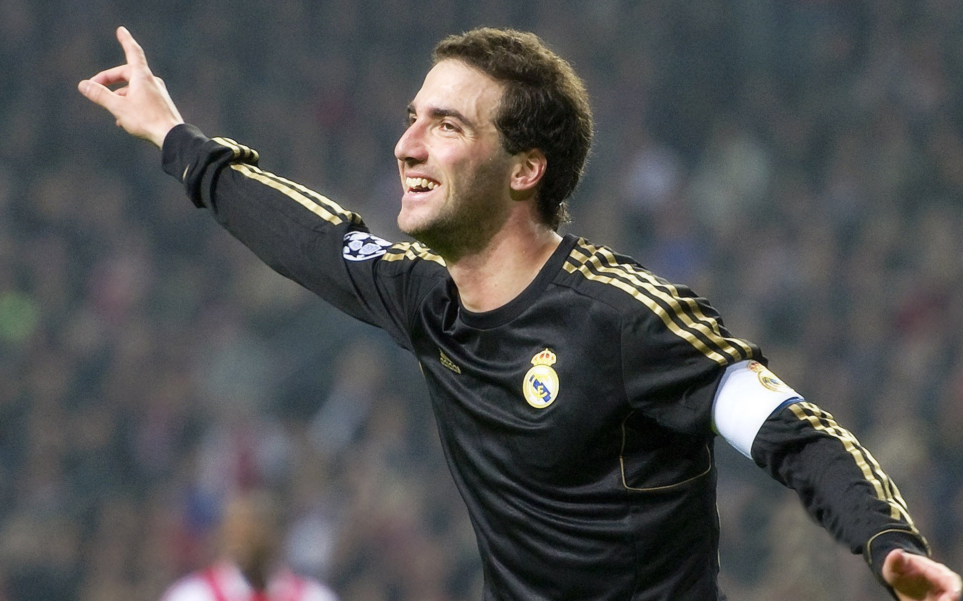 F1新赛季揭幕战之夜,阿劳霍—舞台越大,越显强者本色