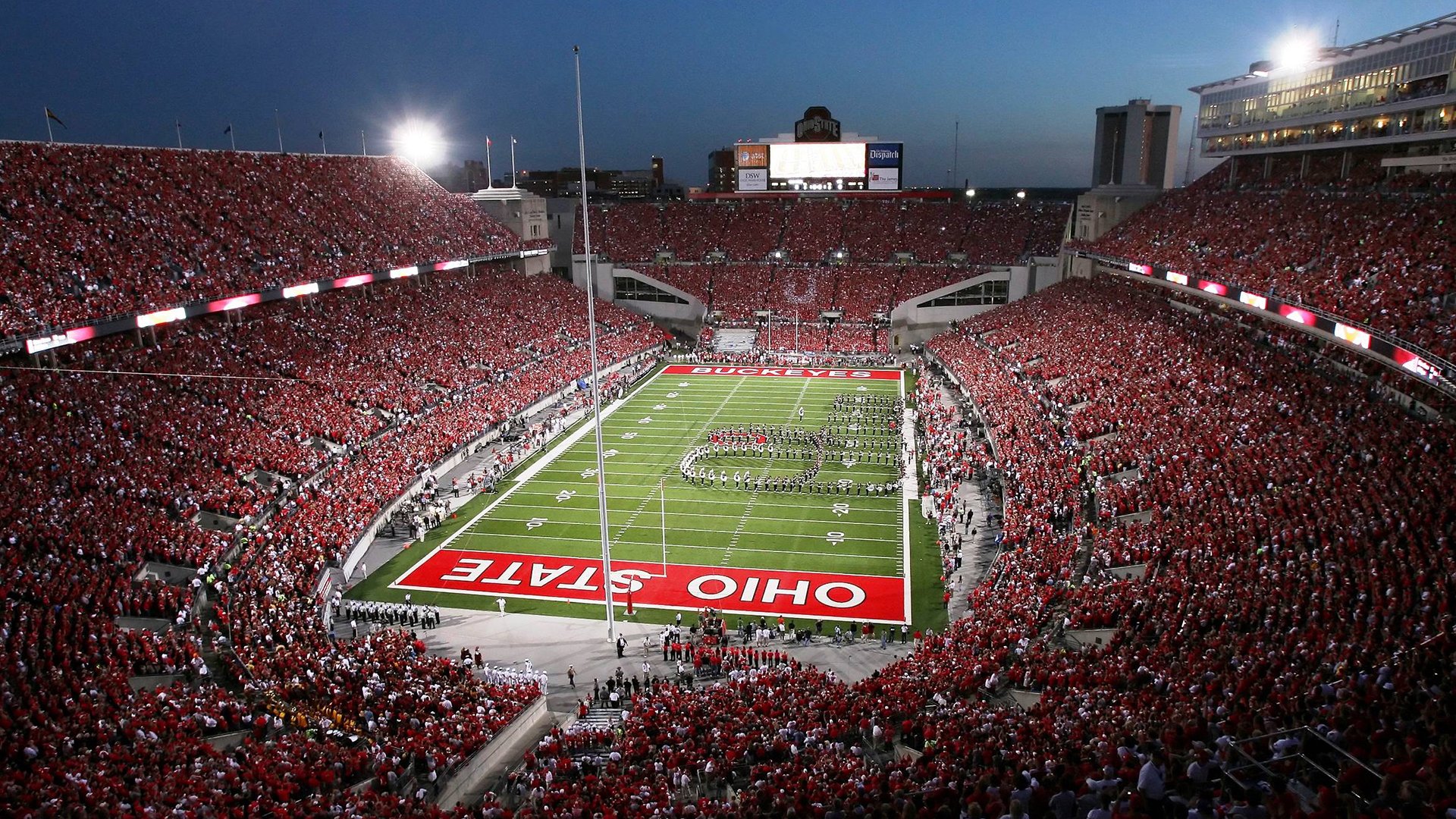 赛道与球场的双重奏鸣,当湖人翻盘勇士,伦纳德在F1赛道接管年度争冠