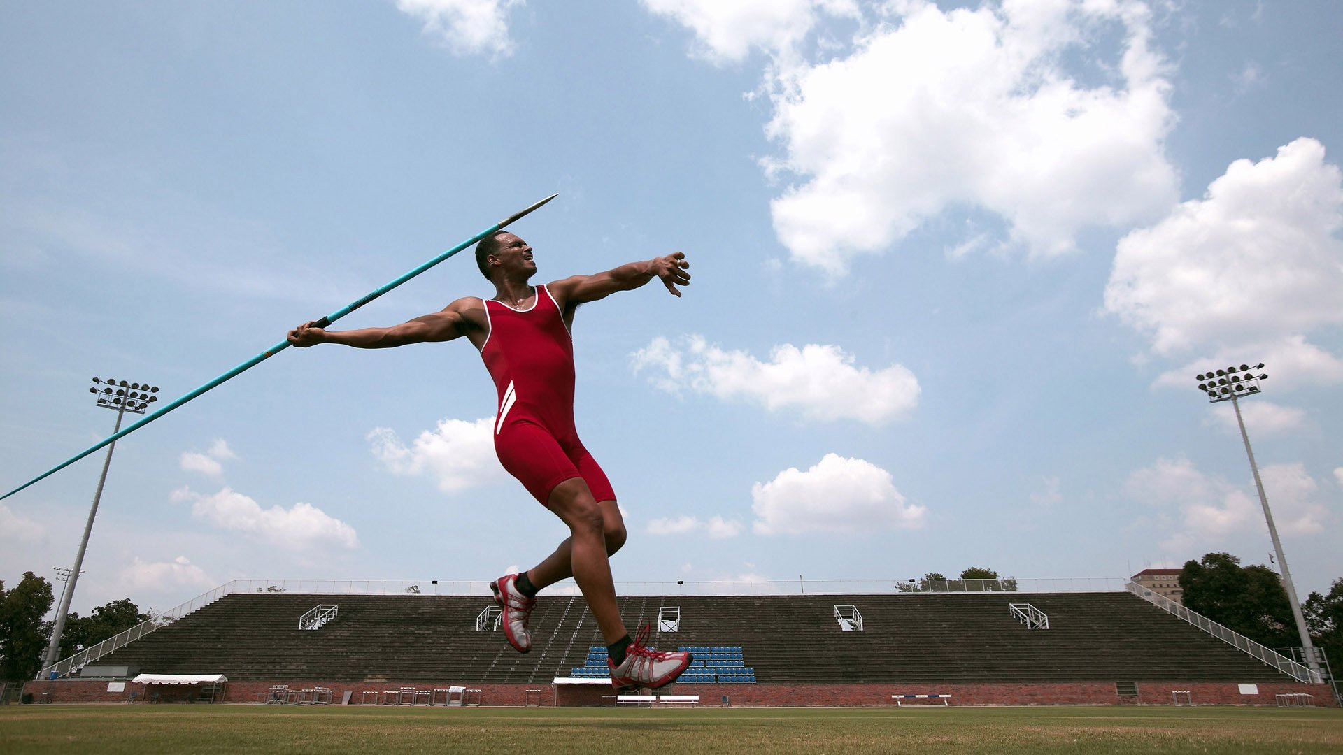 绿茵绝杀与羽坛高光，法国队惊险逆转泰国，李梓嘉赛场展锋芒